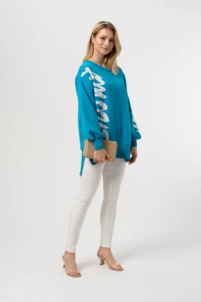 niebieski-sweter-damski-oversize-amour-marka-pamami