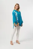 niebieski-sweter-damski-oversize-amour-marka-pamami