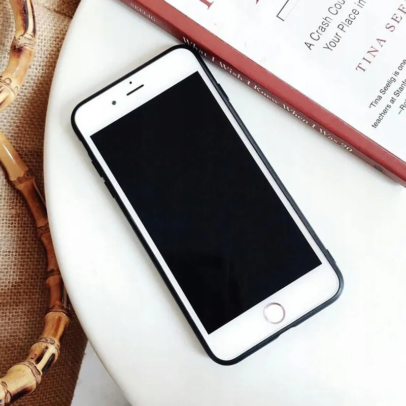 etui-srebne-lusterko-do-iphone-11