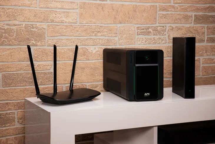 zasilacz-ups-apc-bvx1200li-gr-producent-apc
