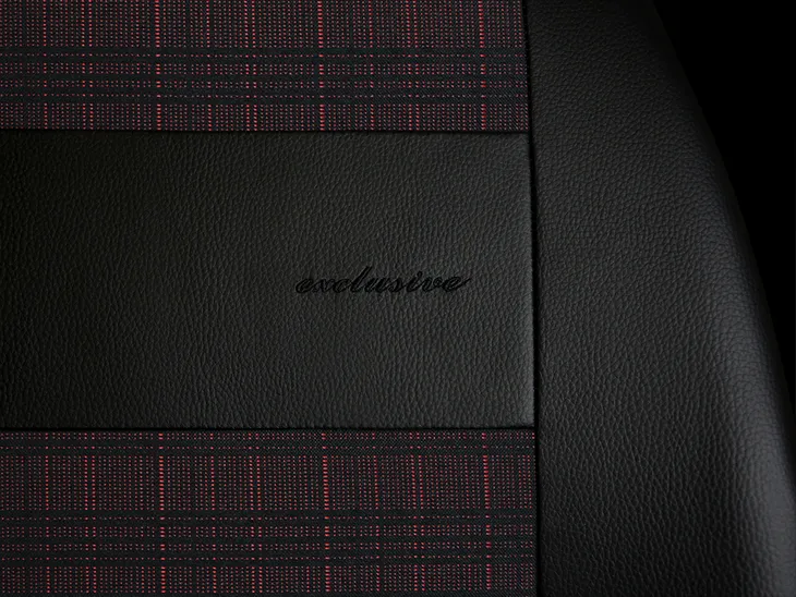 pokrowce-e5-na-fotele-do-dodge-caliber-marka-auto-dekor