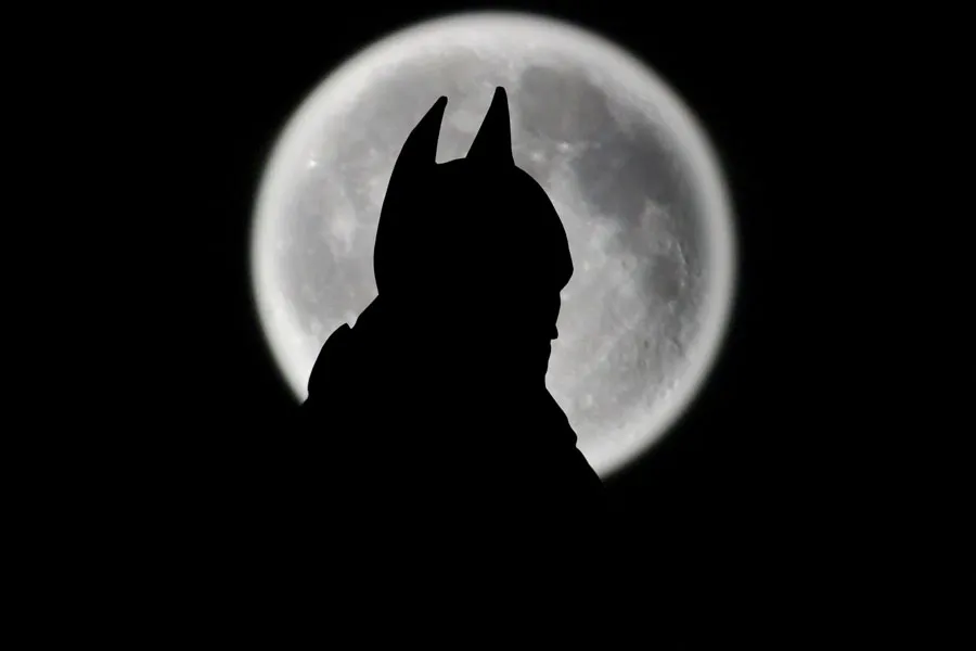 batman-moon-plakat-80x60-cm