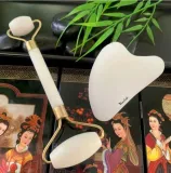 masazer-do-twarzy-jadeitowy-roller-gua-sha-box-marka-deni-carte-stan-nowy