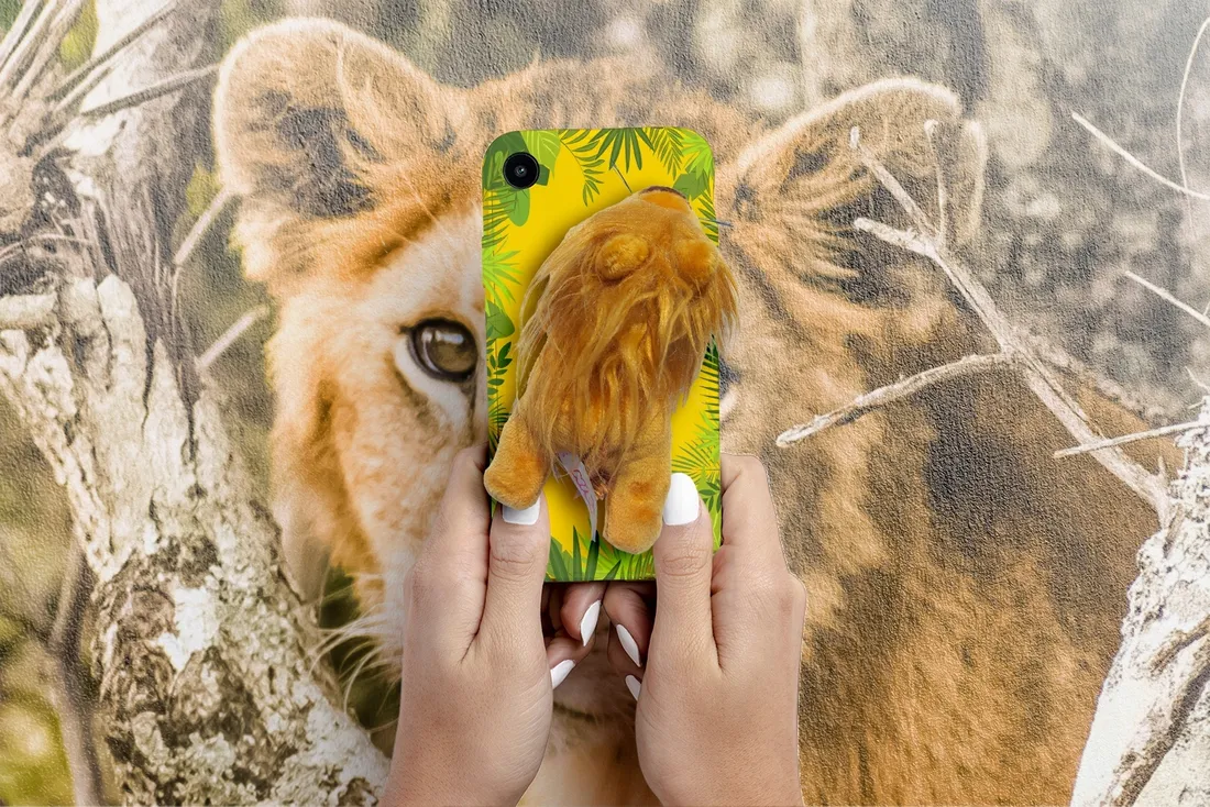 etui-pluszowy-lew-do-iphone-13-pro-6-1-stan-nowy