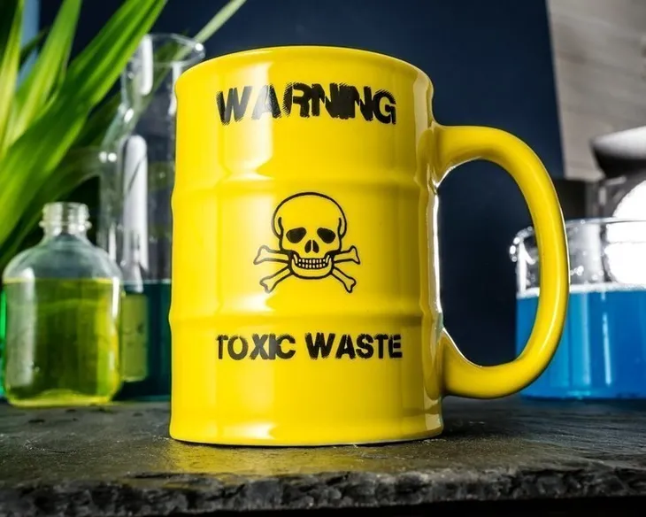 kubek-toxic-waste