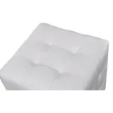 taborety-w-ksztalcie-kostek-biale-kolekcja-inne