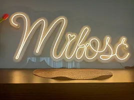 neonowy-napis-milosc-95-cm