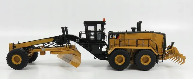 dm-models-caterpillar-cat24