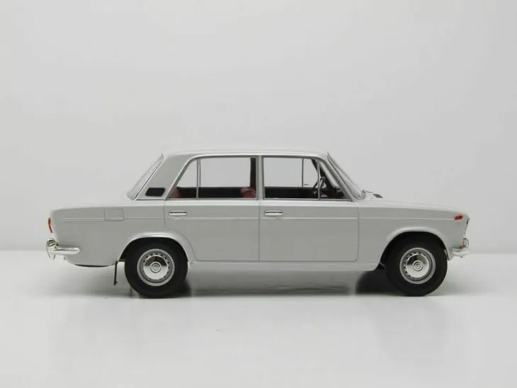 triple9-lada-waz-2103-szary