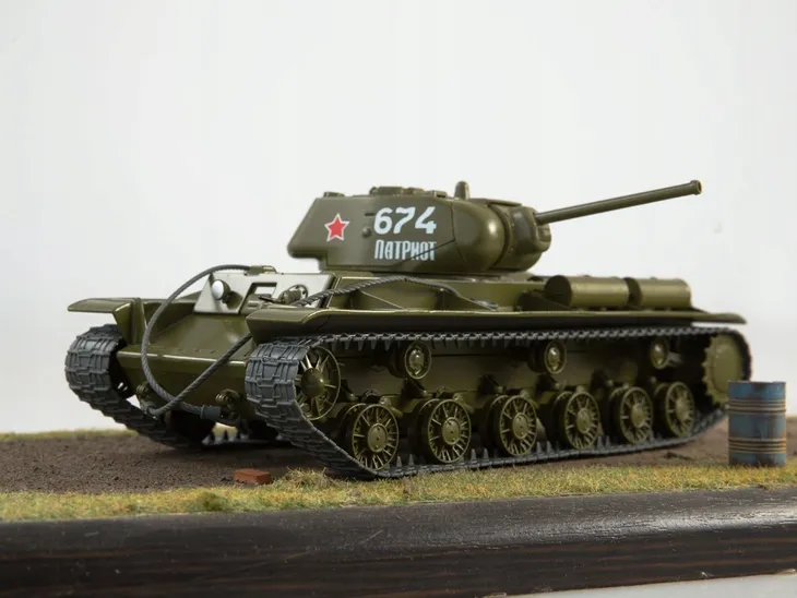 modimio-czolg-kw-1s