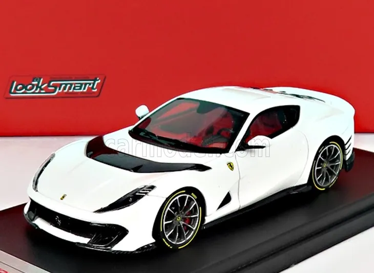looksmart-ferrari-812-bialy