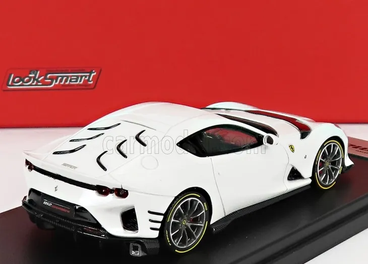 looksmart-ferrari-812-bialy
