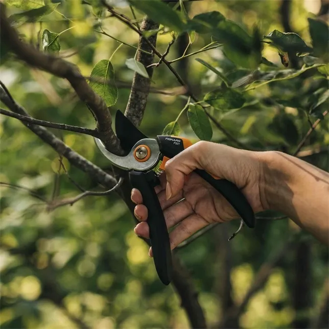 fiskars-sekator-nozycowy-solid-p321-1057162