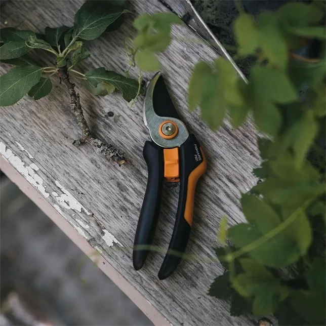 fiskars-sekator-nozycowy-solid-p321-1057162