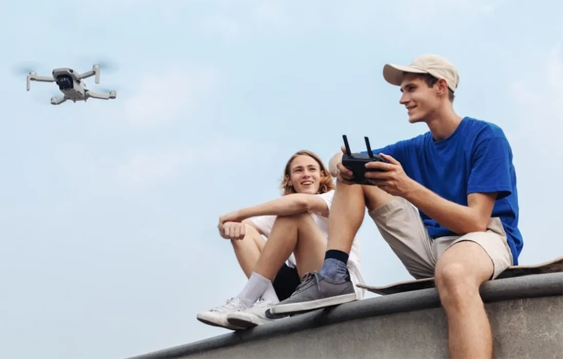 dron-dji-mini-se-fly-more-combo