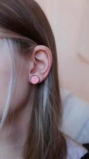 kolczyki-sztyfty-glitter-pink-marka-yila