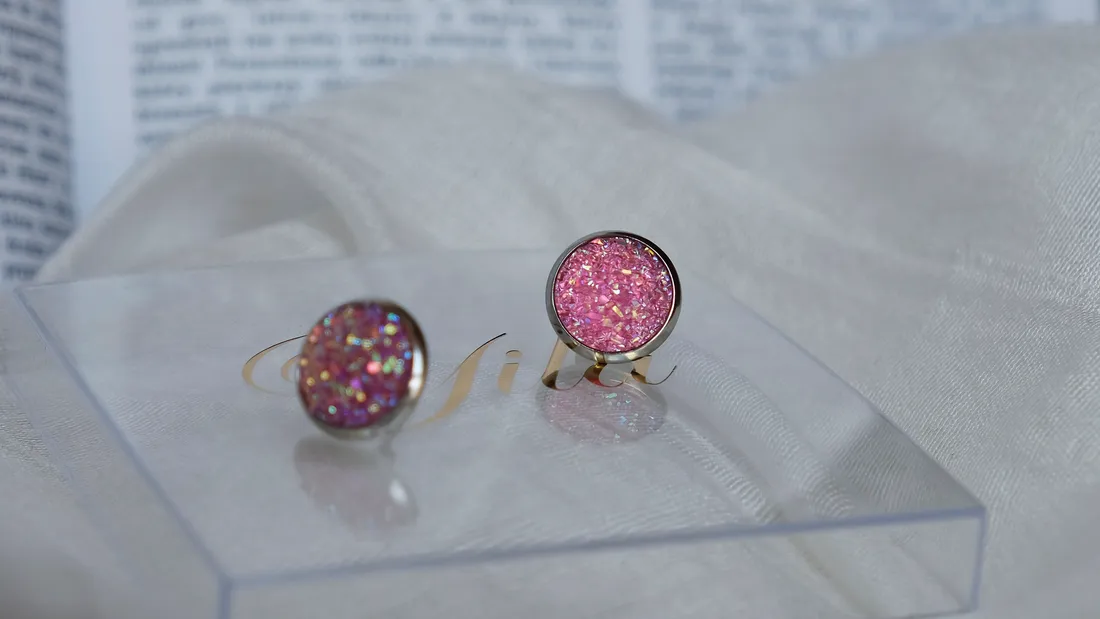 kolczyki-sztyfty-glitter-pink-stan-nowy