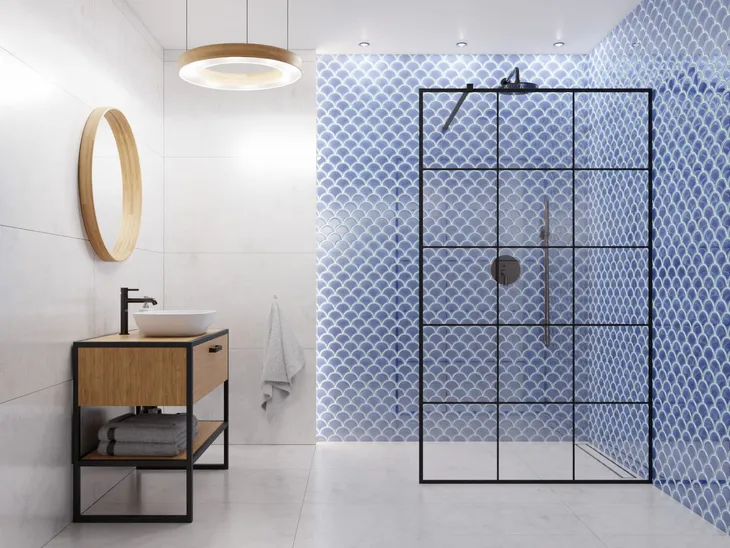 mozaika-ceramiczna-fish-scale-deep-blue-niebieska-marka-szklane-mozaiki