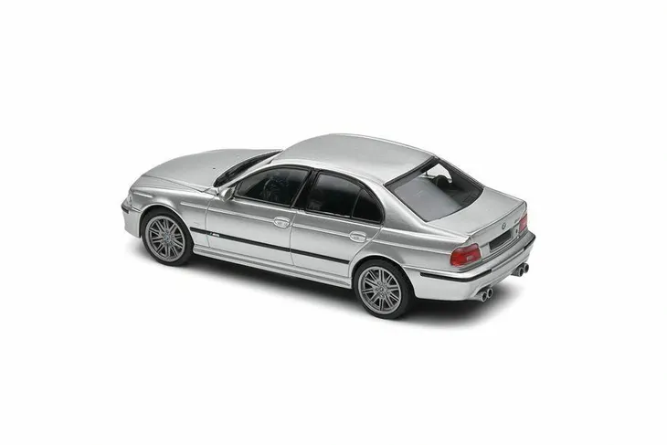 solido-bmw-m5-e39-srebrny-stan-zlozenia-calosc-die-cast