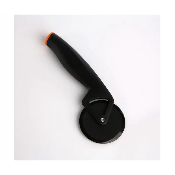 noz-do-pizzy-fiskars-87-cm-stan-nowy