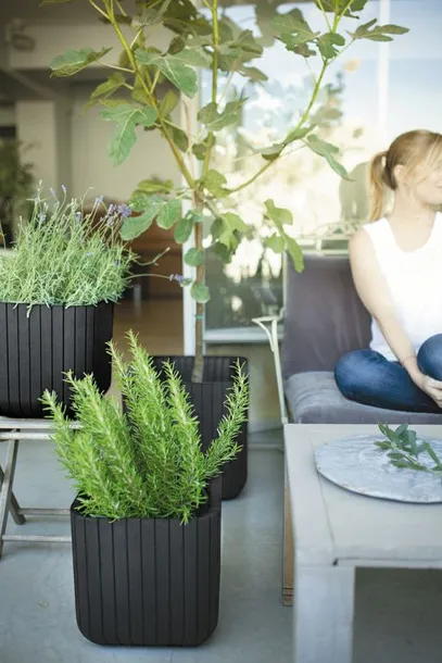 doniczka-cube-planter-m-antracyt-stan-nowy