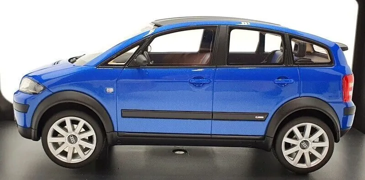 dna-audi-a2-2003-niebieski-stan-zlozenia-calosc-die-cast