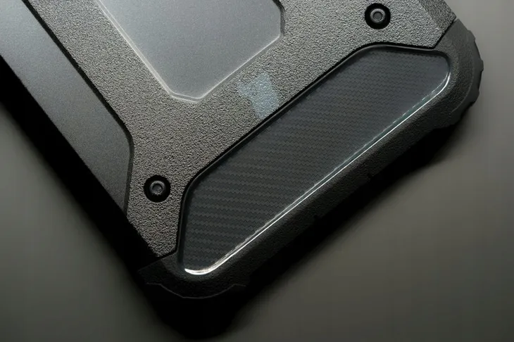 mocne-etui-bizon-case-do-iphone-13-pro-max-plecki-material-tworzywo-sztuczne