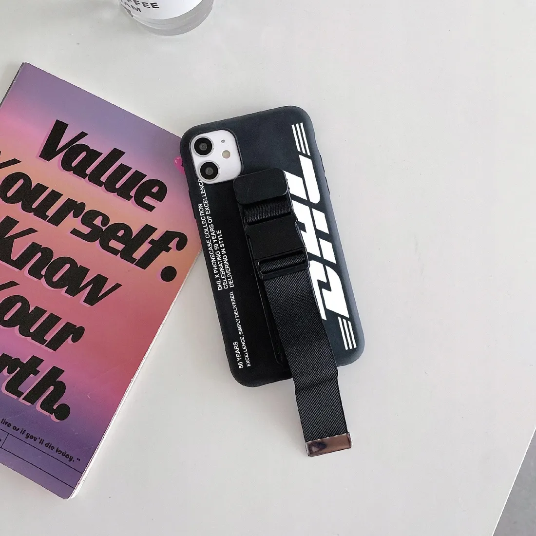 etui-pasek-na-ramie-do-iphone-13-pro-max-stan-nowy