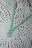 zegar-scienny-lace-cut-out-bialy-stan-nowy