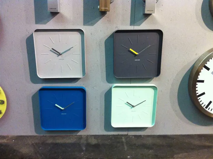 zegar-scienny-cube-zielony-stan-nowy-typ-scienny