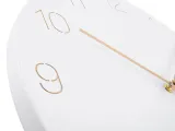 zegar-scienny-charm-engraved-numbers-bialy-typ-scienny