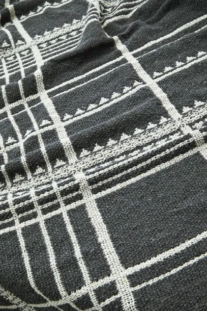 madam-stoltz-koc-woven