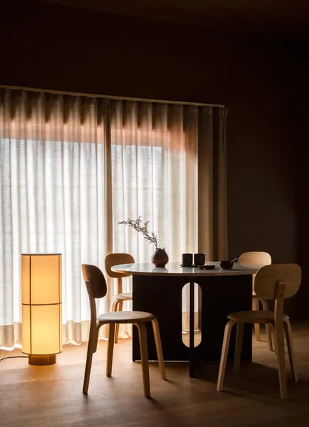 audo-copenhagen-lampa-podlogowa-hashira