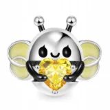 gnoce-charms-bee-embraces-heart
