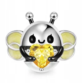 gnoce-charms-bee-embraces-heart