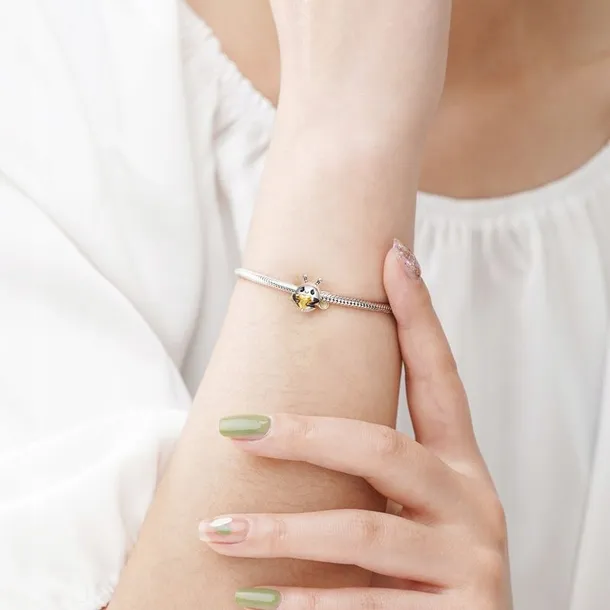 gnoce-charms-bee-embraces-heart-rodzaj-wyrob-jubilerski