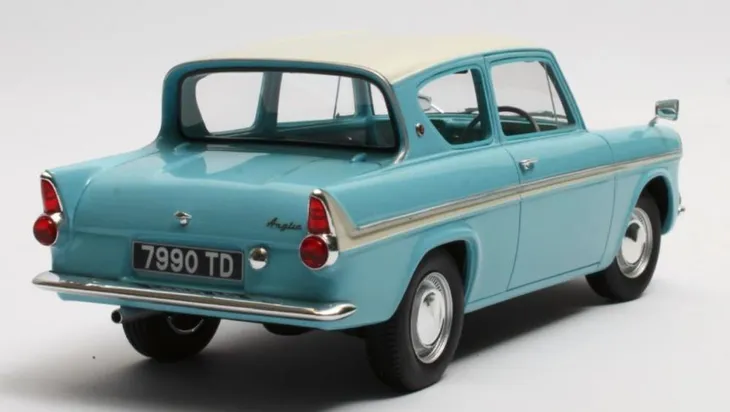 csm-ford-anglia-105e-1965-niebieski-stan-nowy