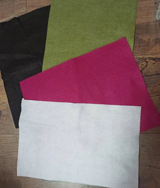 filc-4-kolory-20-x-30-kolor-czern-roze-zielenie-biel