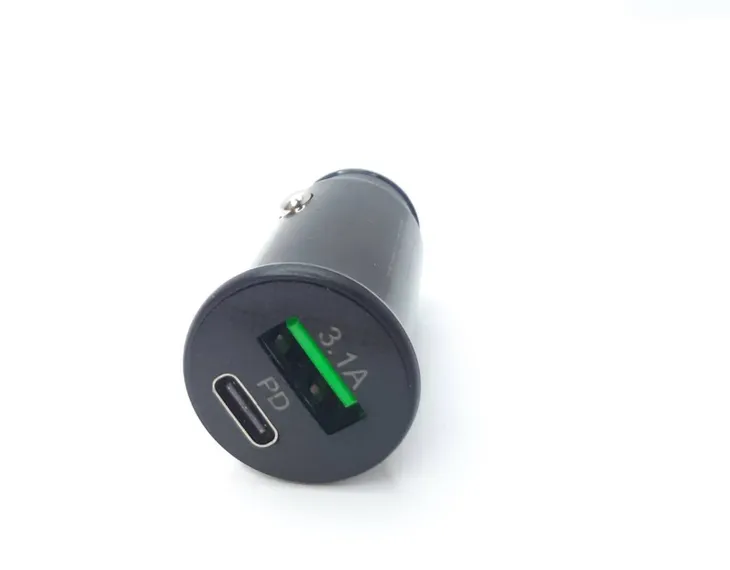 ladowarka-samochodowa-usb-pd-usb-c-31a