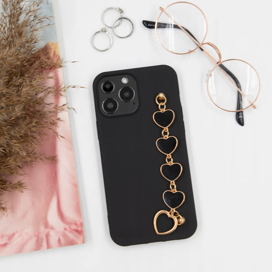 etui-mat-czarny-do-realme-gt-explorer-master-serce