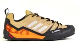 terrex-swift-solo-2-42-stan-nowy