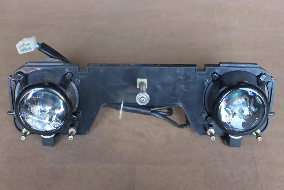 lampy-przednie-benzer-quebec-stan-nowy