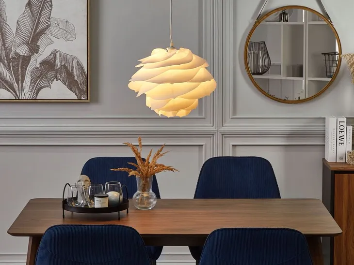 lampa-wiszaca-biala-nile-stan-nowy