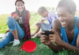 glosnik-bluetooth-mini-funkcje-odbieranie-polaczen-odpornosc-na-zachlapanie-odtwarzanie-plikow-audio-sterowanie-za-pomoca-smartfona-tryb-glosnomowiacy-wbudowany-mikrofon