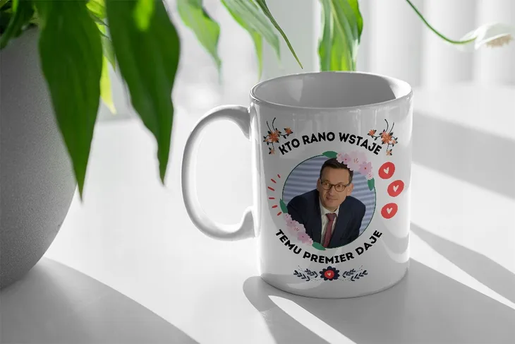 kubek-czerwony-politycy-premier-mateusz-morawiecki-kolor-odcienie-czerwieni