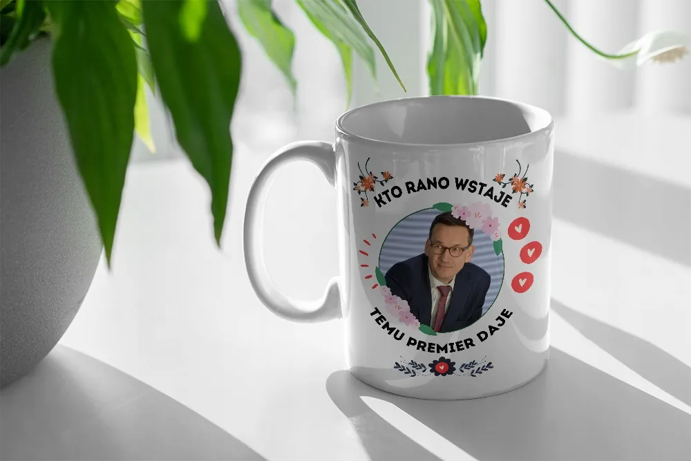 kubek-czerwony-politycy-premier-mateusz-morawiecki