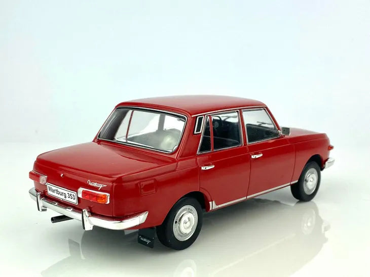 moskvitsch-412-red-whitebox-1-24-stan-nowy-marka-inna