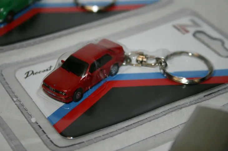 bmw-m3-e30-pendant-z-models-1-64-stan-nowy
