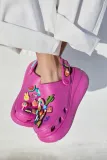 buty-klapki-crocs-classic-crus-platforma-415-wzor-dominujacy-bez-wzoru