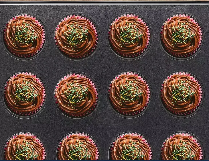 forma-blacha-do-muffinek-babeczek-24-gniazda-stan-nowy